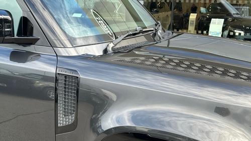 Land Rover Defender Photo autoimg-353cfc77da66c85014d4909ef3a512d2a8be79ef.jpg