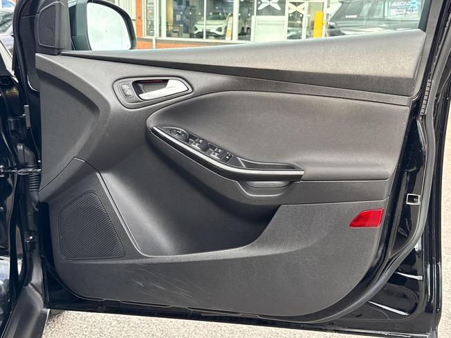 FORD Focus Photo 45