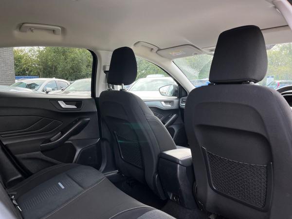 Ford Focus Photo autoimg-35520573fb54211393f51411e8c3f569ffa9c7a9.jpg