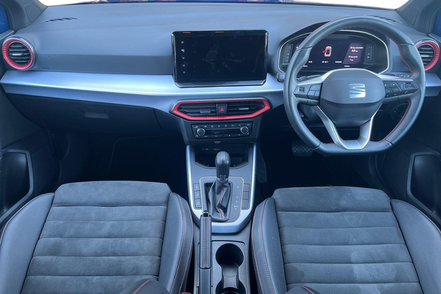 SEAT ARONA Photo 9