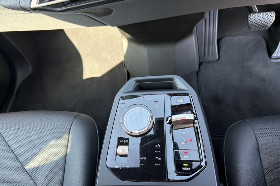 BMW iX Photo autoimg-3569056fb010bc3d78a3fbc9634912ee998bf55f.jpg