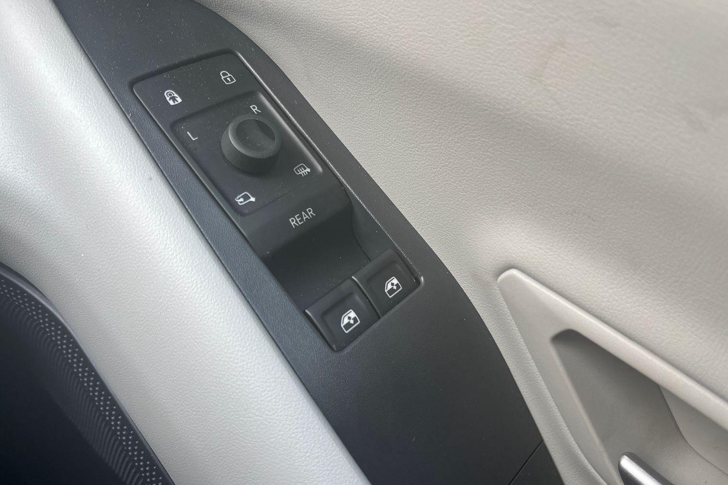 Ford Explorer Photo 15