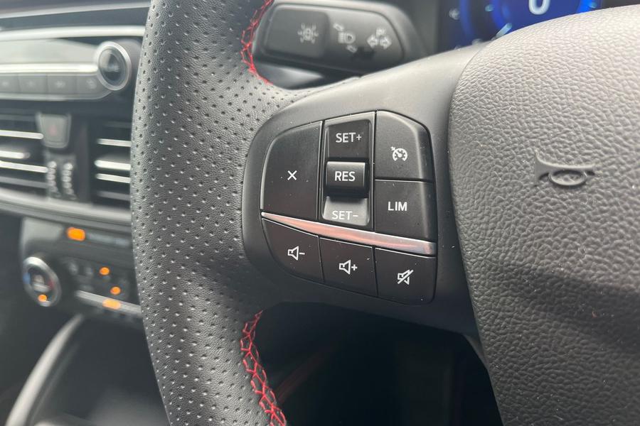 Ford KUGA Photo autoimg-356fc2ebb0b940e6e4db7a4c9ad60d6b30e71dc0.jpg
