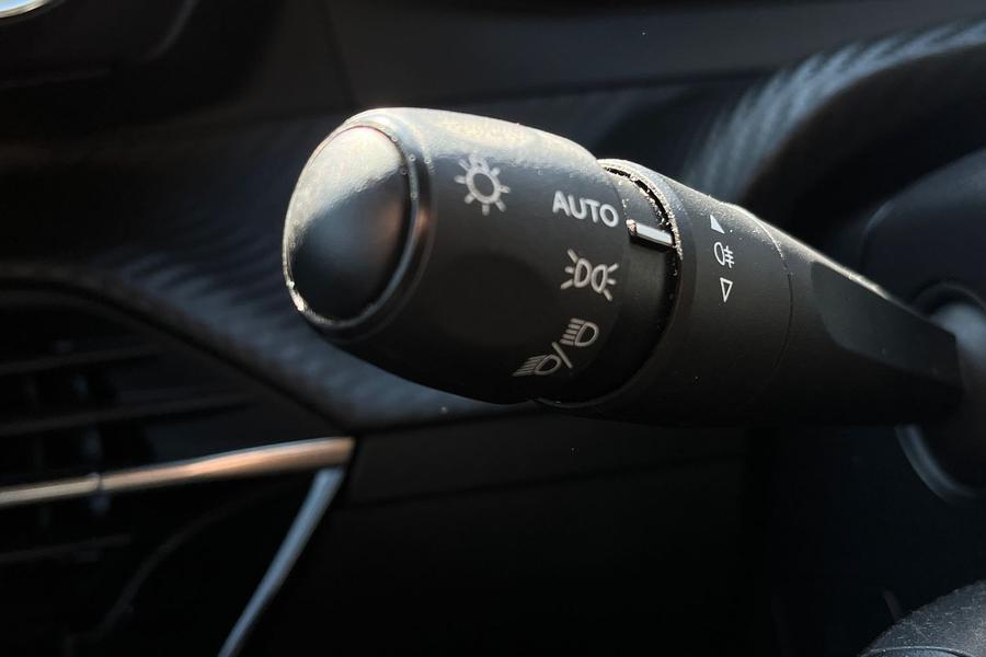 Peugeot 208 Photo autoimg-3570ab5a718ec2713430579721605162a2de5cbf.jpg