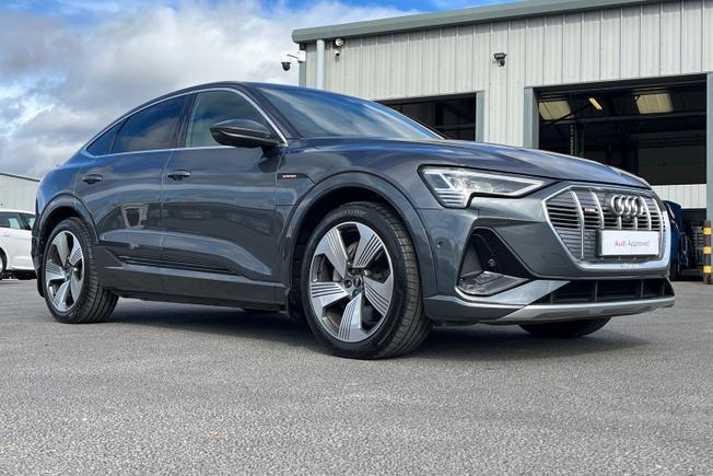 AUDI e-tron Photo 24
