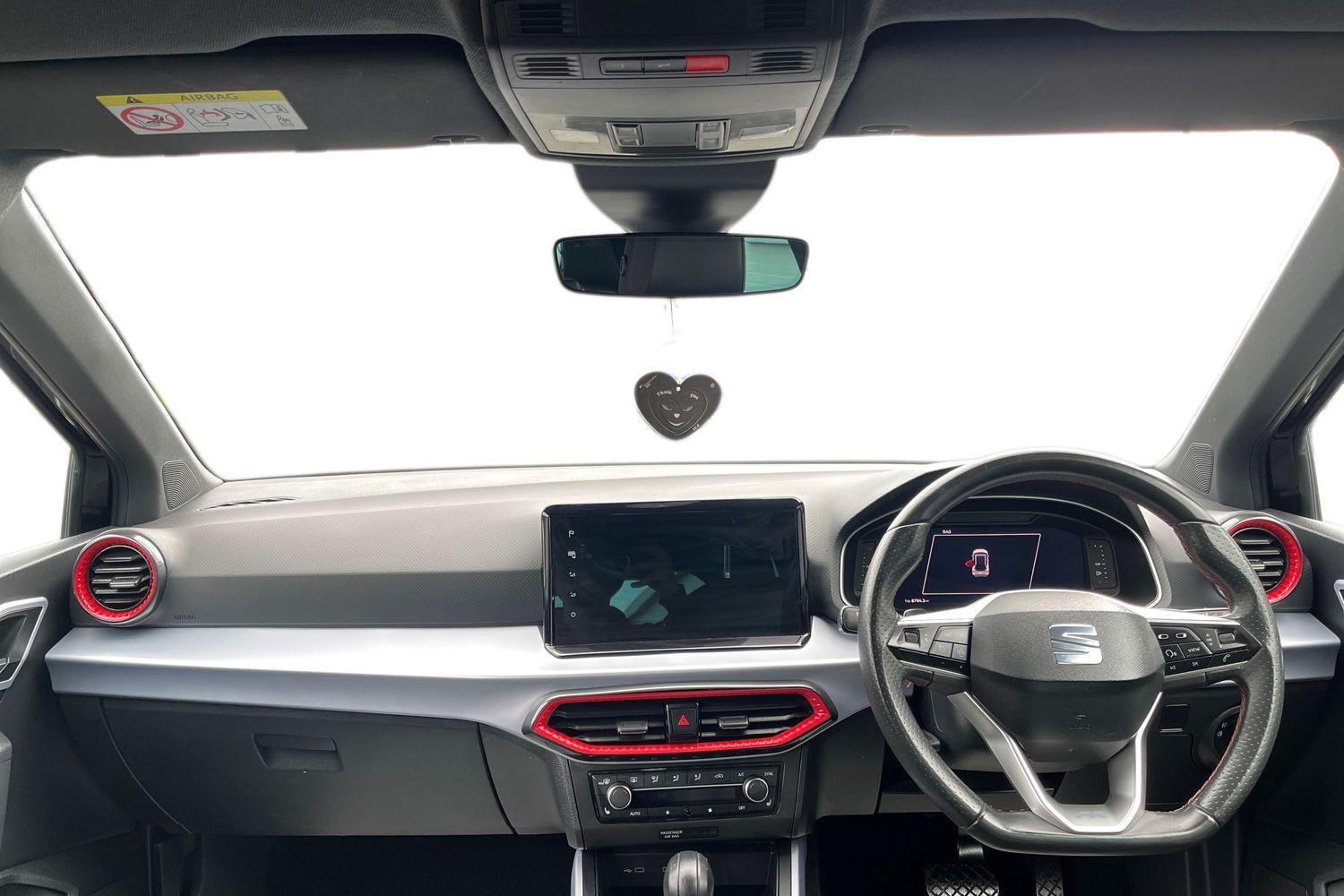 SEAT ARONA Photo 9