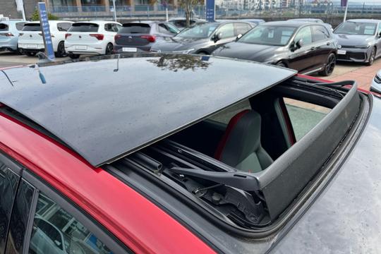 Volkswagen Golf Photo autoimg-358b673abb2d7c8bded3ec521155469f605bebff.jpg