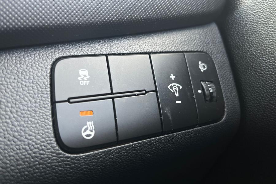 Hyundai i10 Photo autoimg-35a11e5ee1c3dfb7f78e4c100b7681b3a66329ed.jpg