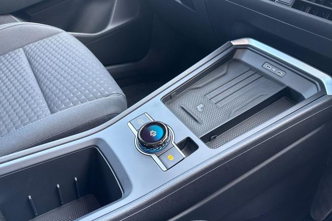 VOLKSWAGEN T-Roc Photo 29