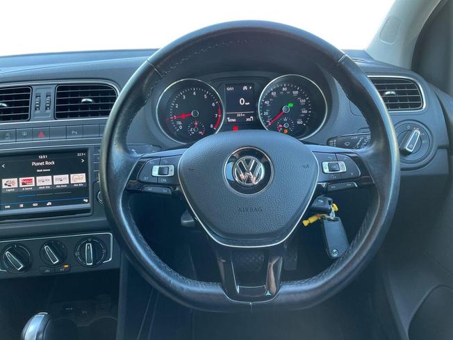 VOLKSWAGEN Polo Photo 11