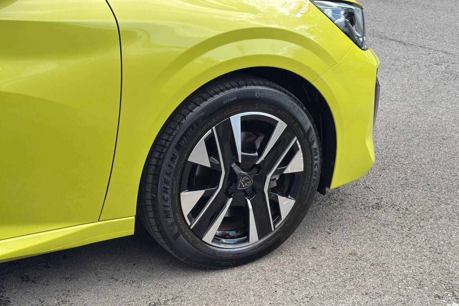 Peugeot 208 Photo 36