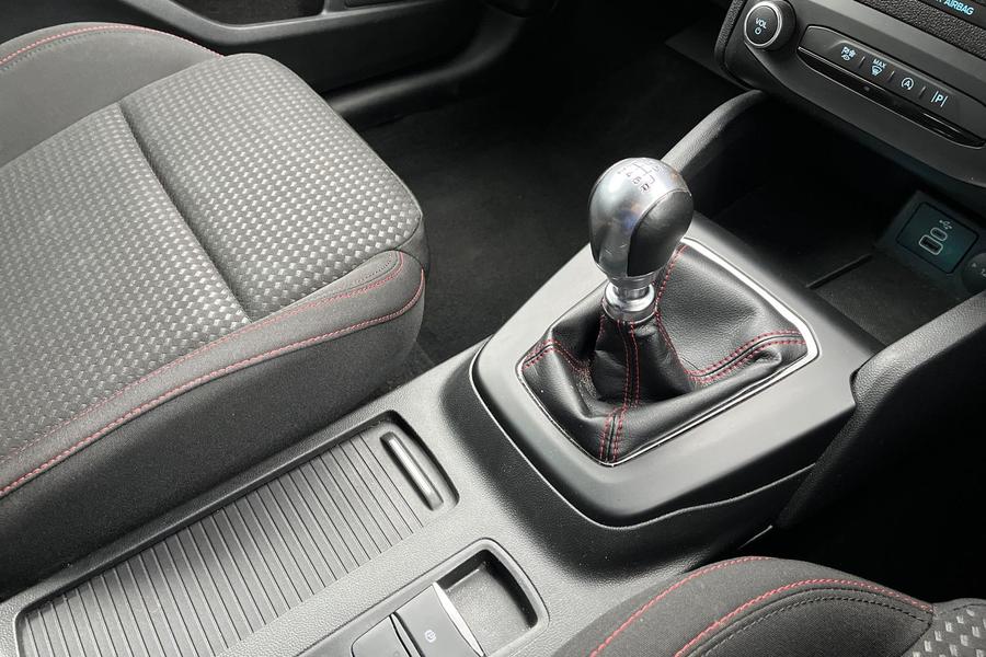 Ford FOCUS Photo autoimg-35aac17112a80c6c22b6f495d3bd2f6bfe6d1ed6.jpg