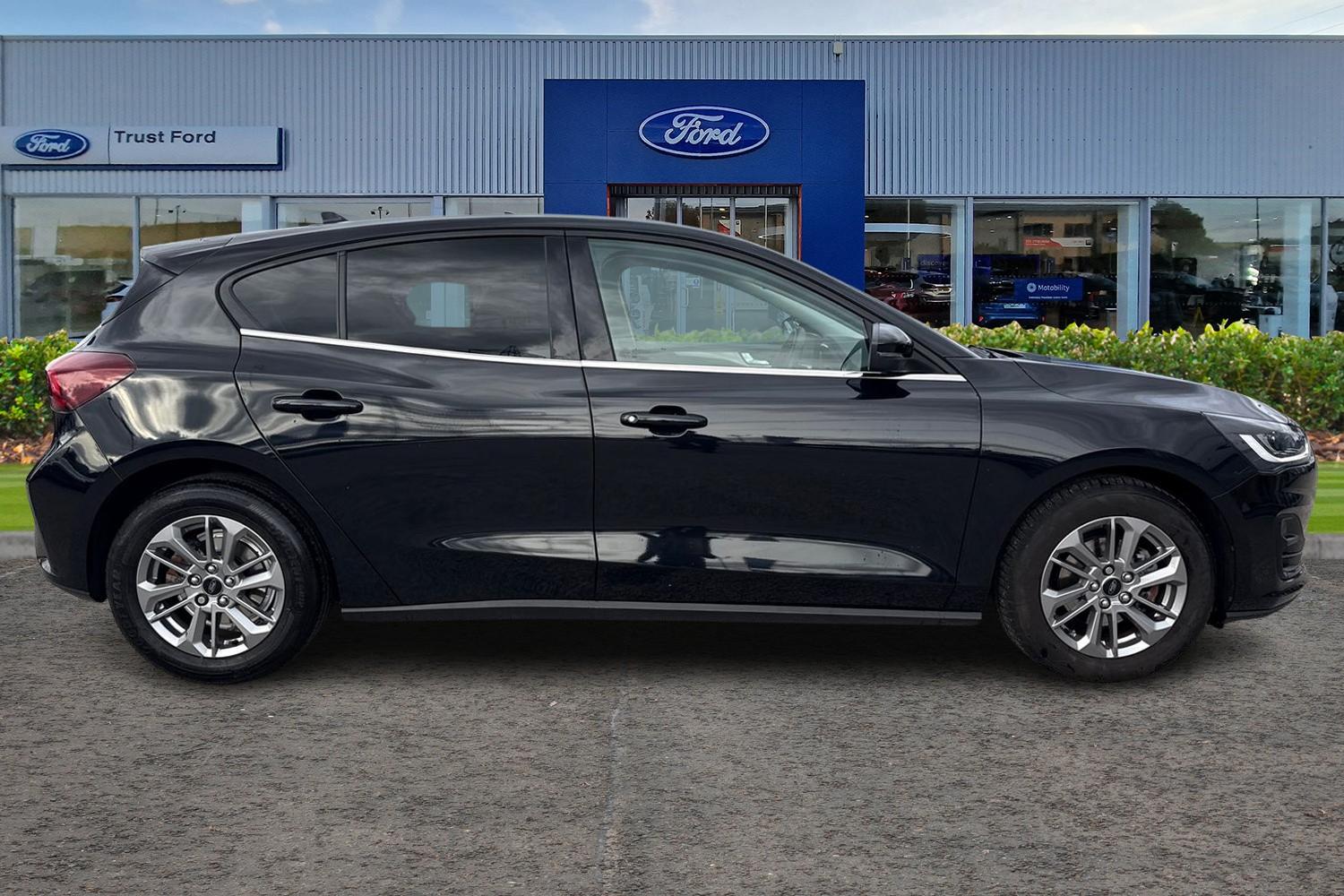Ford FOCUS Photo 2