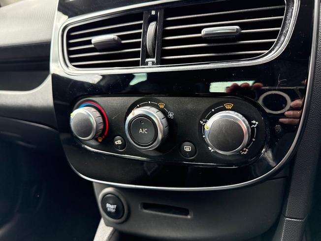 RENAULT Clio Photo 31