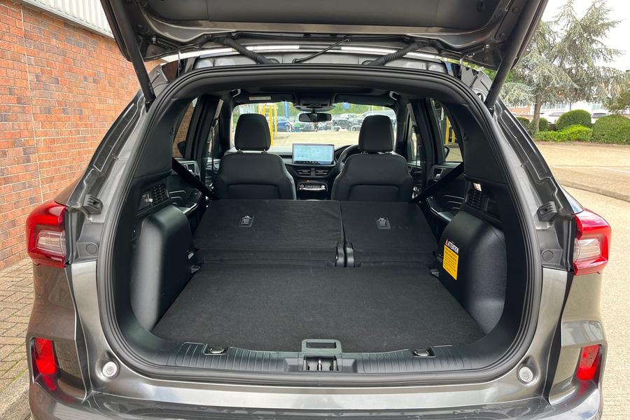 Ford Kuga Photo autoimg-35b5d2ac97a4693e0cbc8fe0e357b0ac82a3e61a.jpg