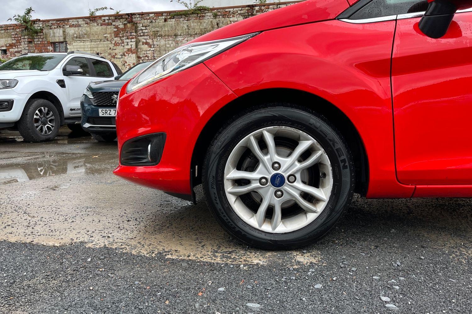 Ford FIESTA Photo 7