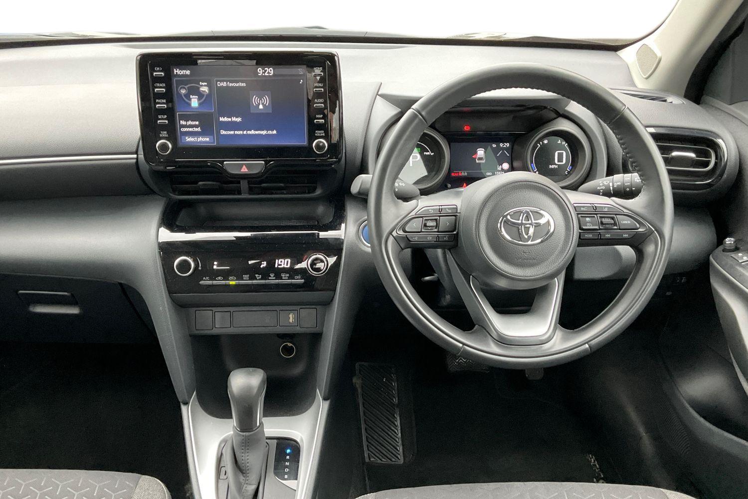 Toyota YARIS CROSS Photo 10