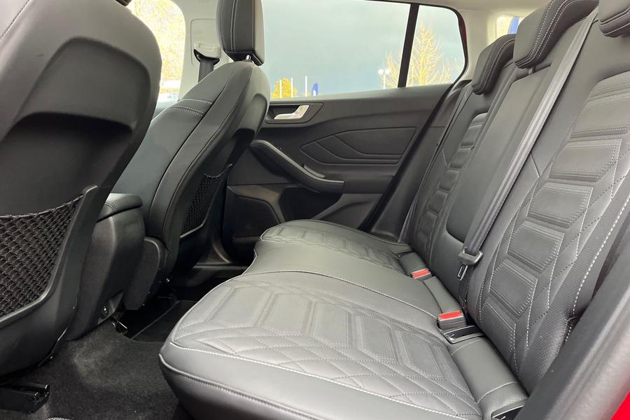 Ford FOCUS Photo autoimg-35be6880ac7db868422d1b9a51cf2362d52110e3.jpg