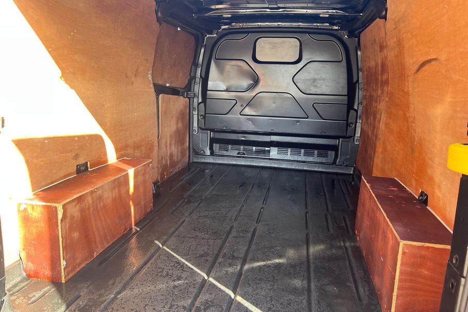 Used FORD TRANSIT CUSTOM YR70ZBN 24