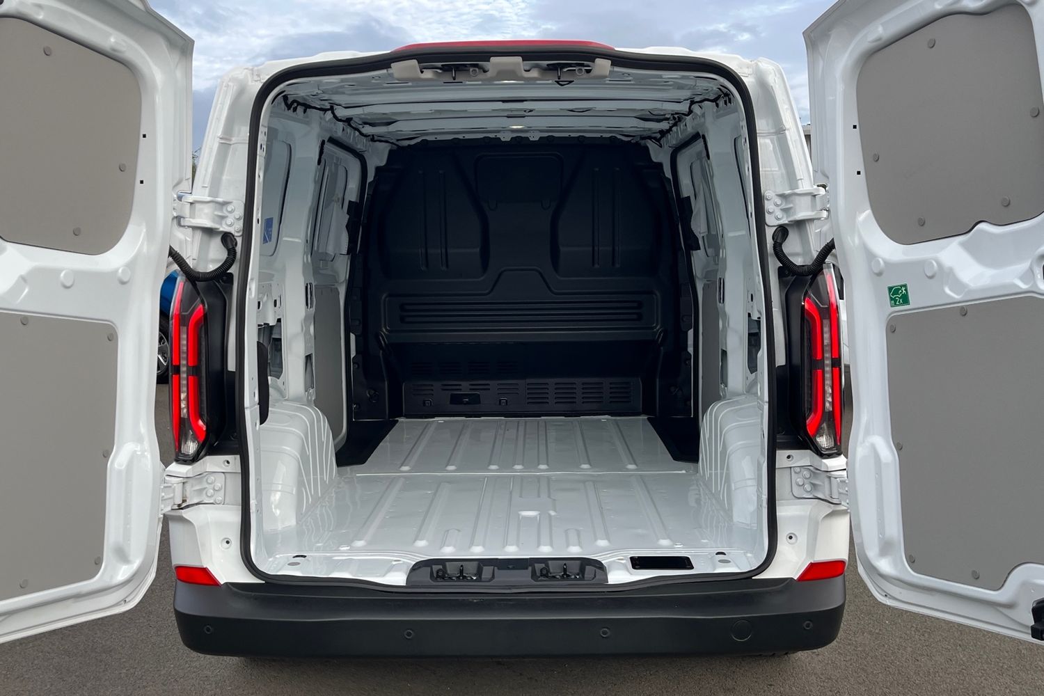 Ford TRANSIT E-CUSTOM Photo 6