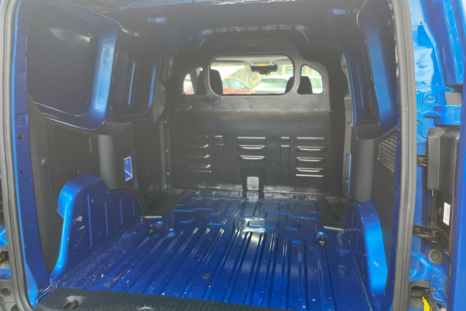 Ford TRANSIT COURIER Photo 3