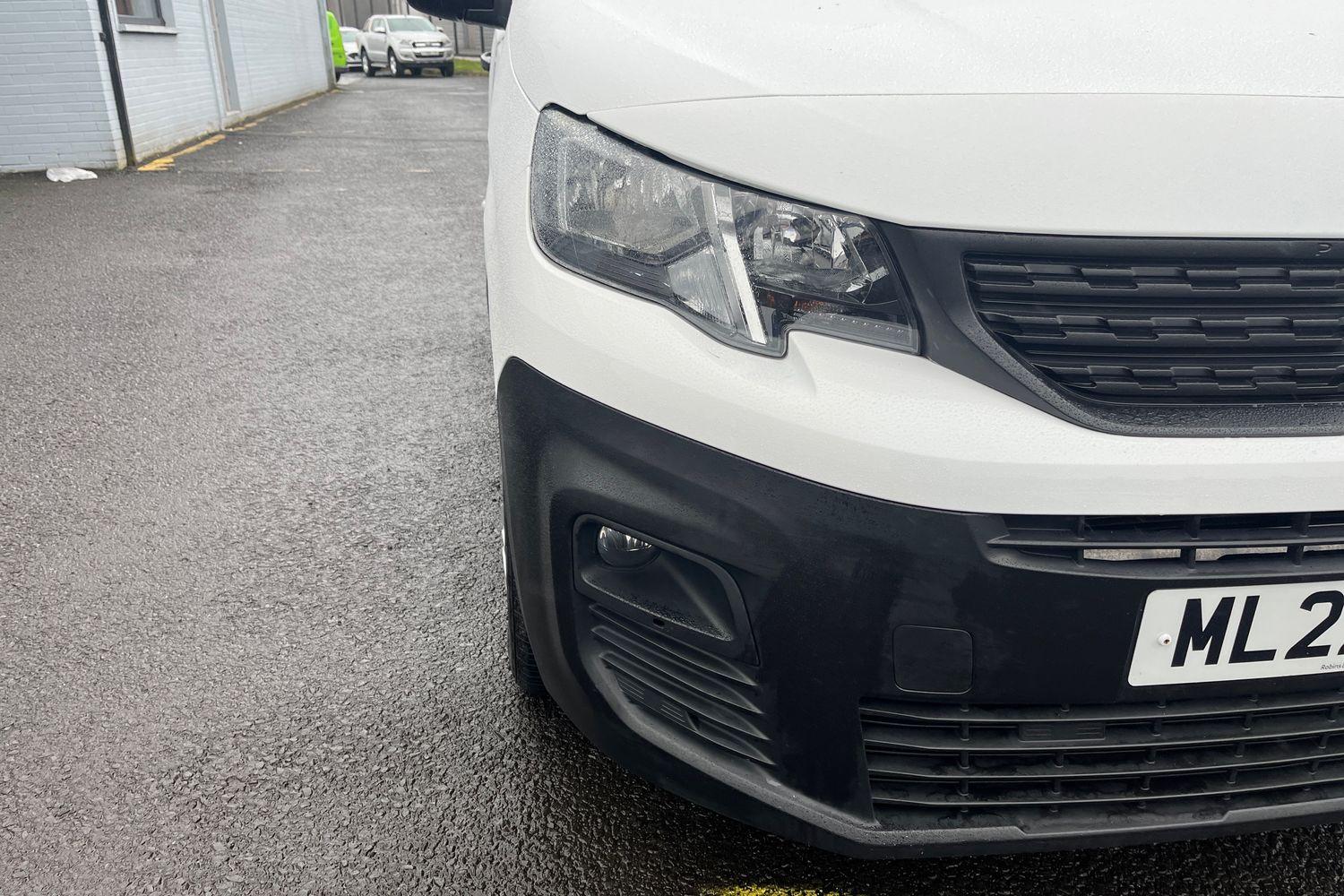 Peugeot PARTNER Photo 16