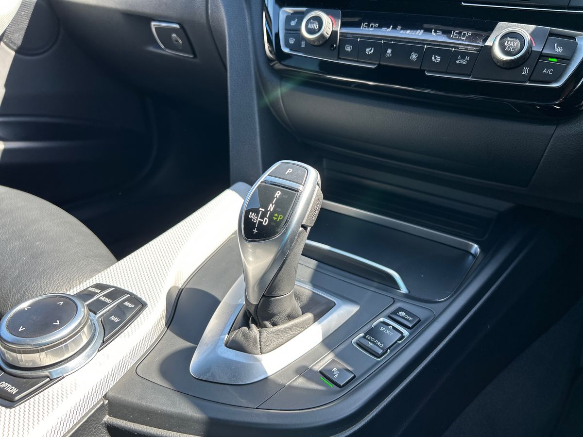 BMW 3 Series Photo 12
