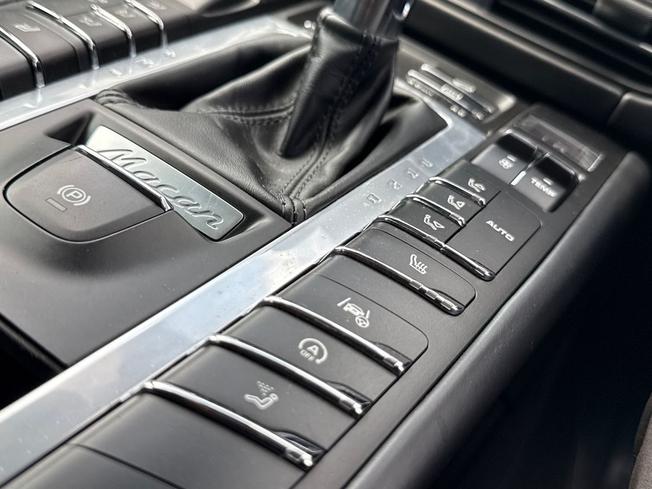 PORSCHE Macan Photo 38