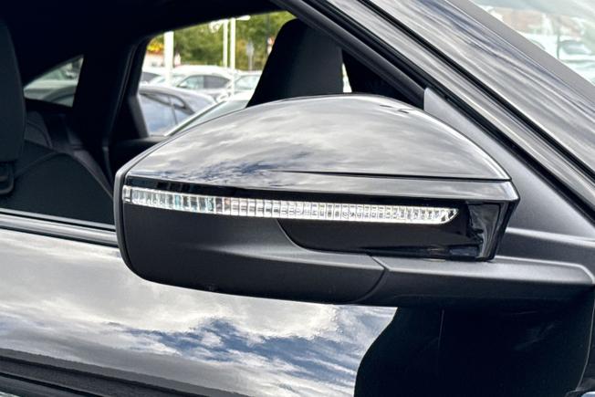Audi Q6 e-tron Photo 20