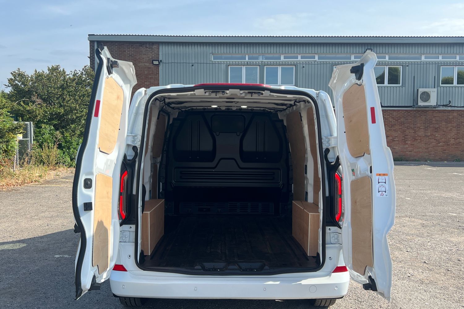 Ford E-TRANSIT CUSTOM Photo 5