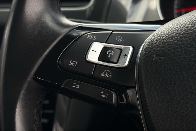 VOLKSWAGEN Golf Photo 16