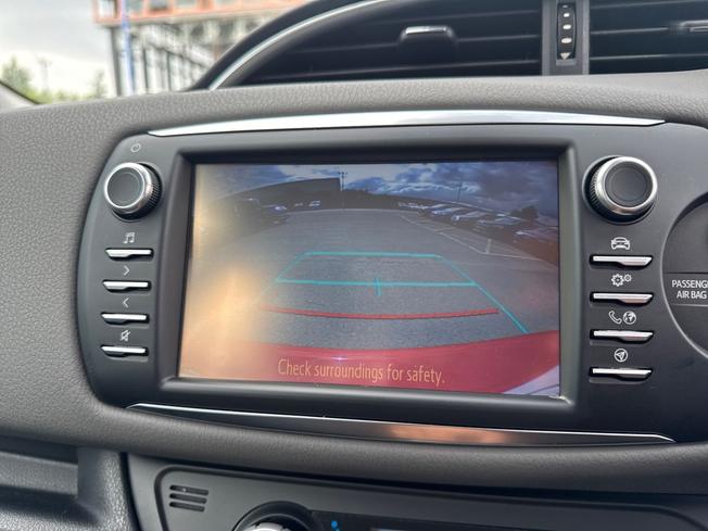 TOYOTA Yaris Photo 38