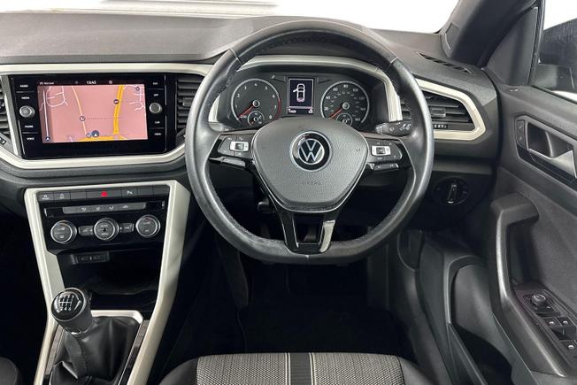Volkswagen T-Roc Photo 11