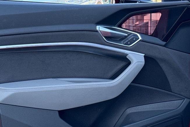 Audi e-tron Photo 27