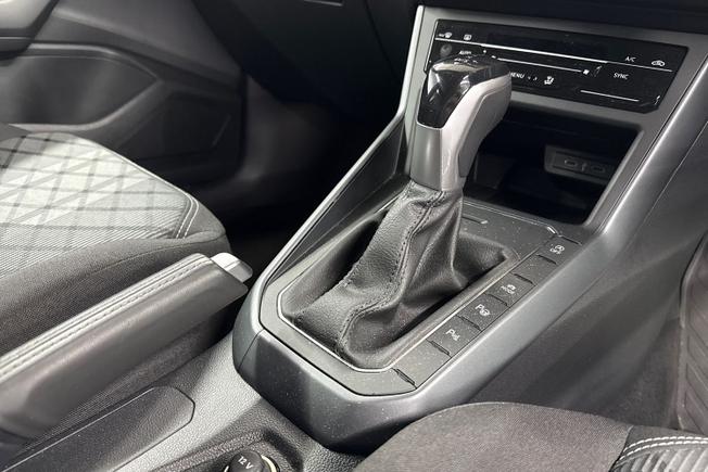 VOLKSWAGEN Taigo Photo 23