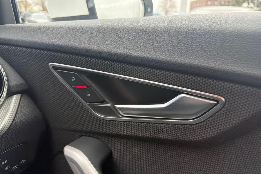 Audi Q2 Photo autoimg-361f706f579471fbae2790a4469bbc07d4b5b819.jpg