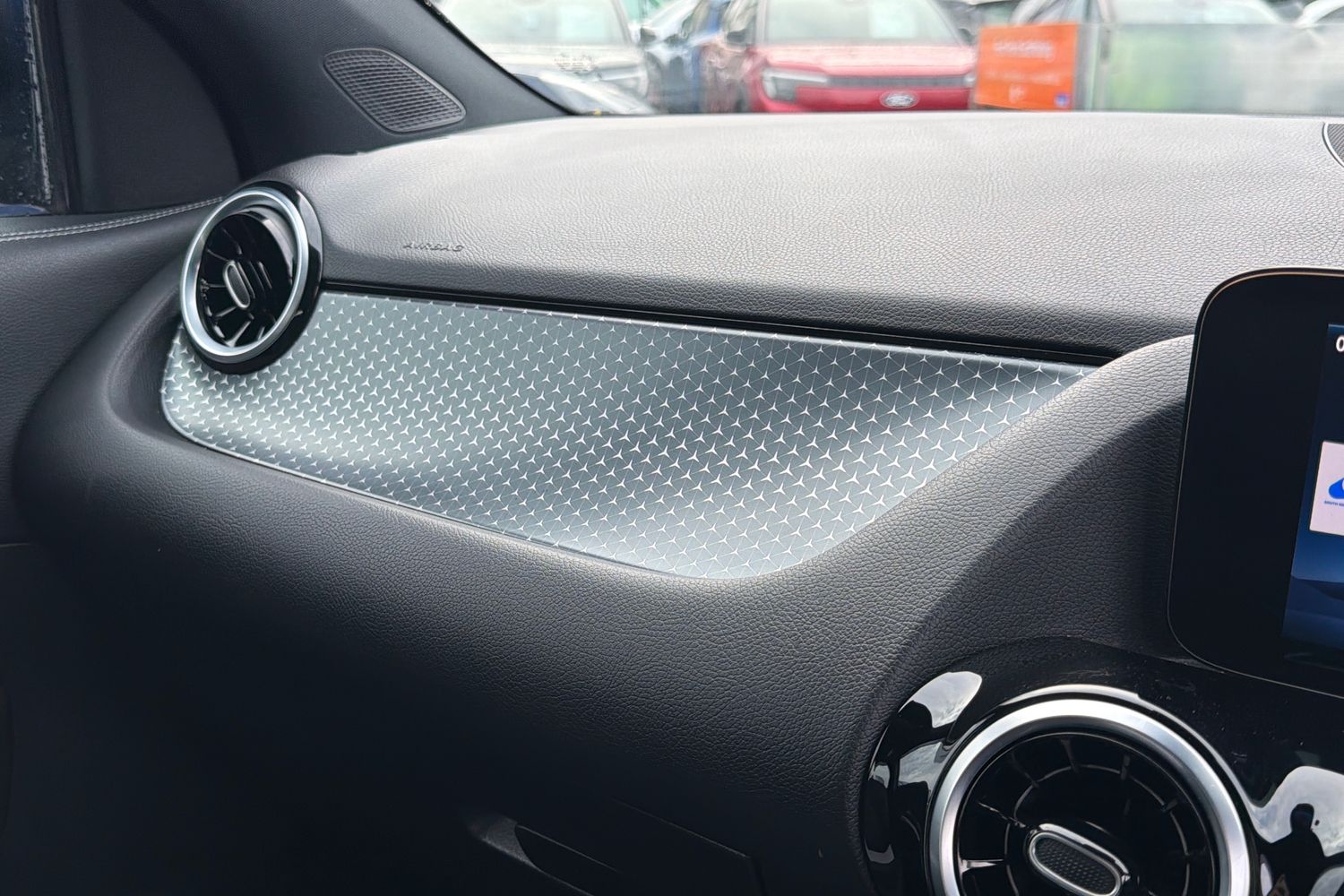 Mercedes-Benz GLA Photo 38