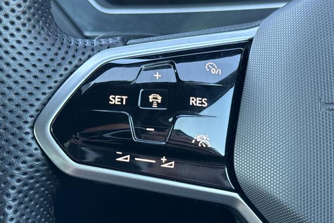 VOLKSWAGEN Tiguan Photo 16
