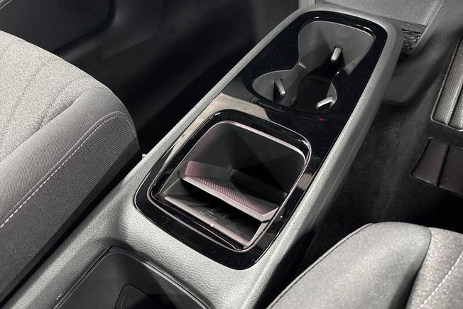 VOLKSWAGEN ID.3 Photo 23