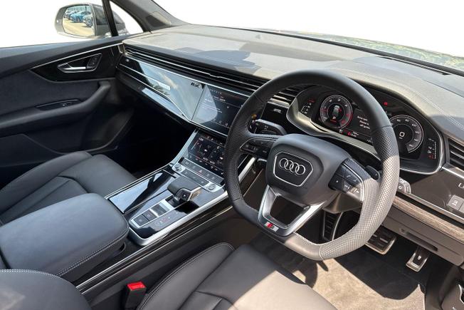 AUDI Q7 Photo 6