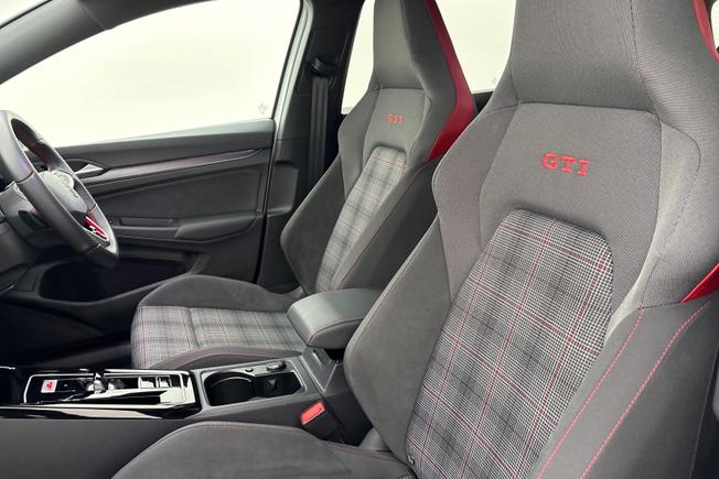 VOLKSWAGEN Golf Photo 22