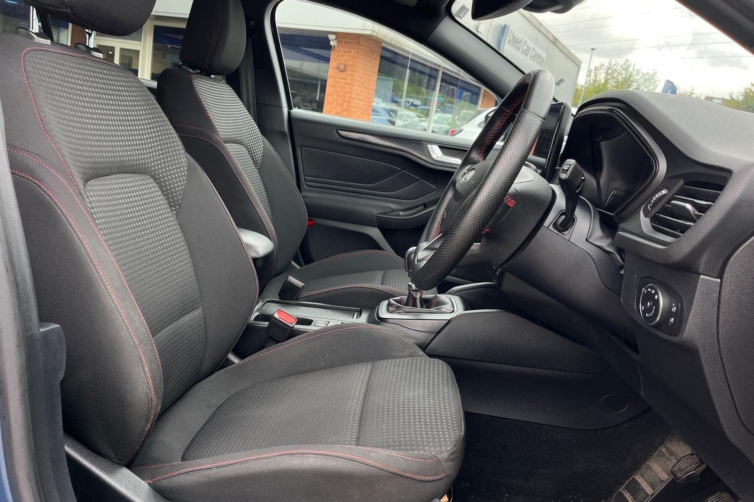 Ford FOCUS Photo 16