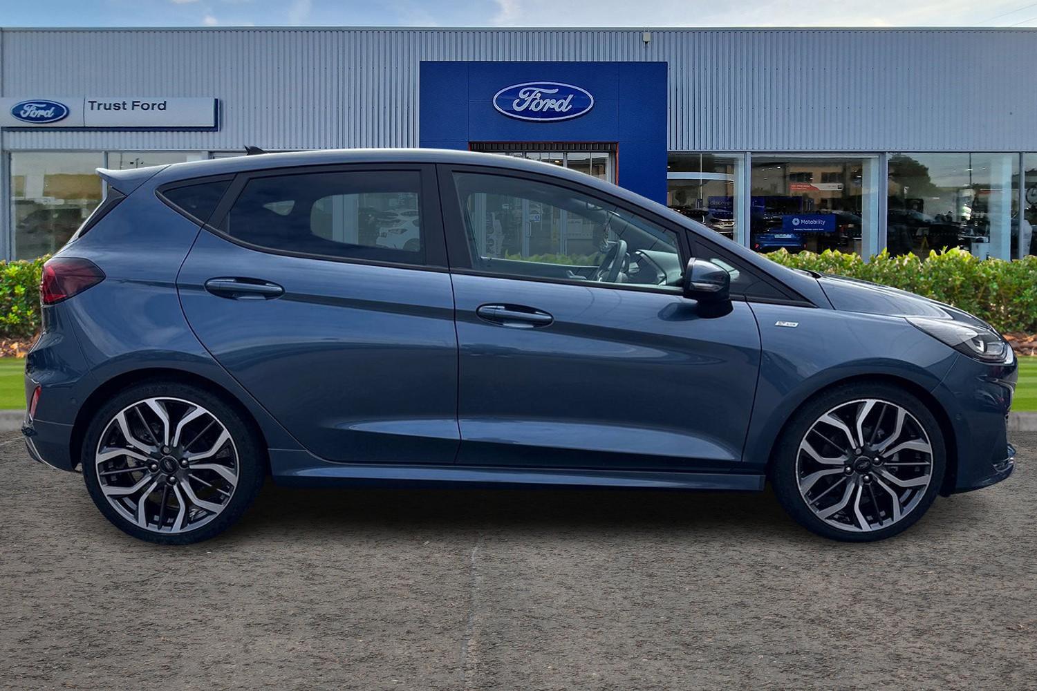 Ford Fiesta Photo 2
