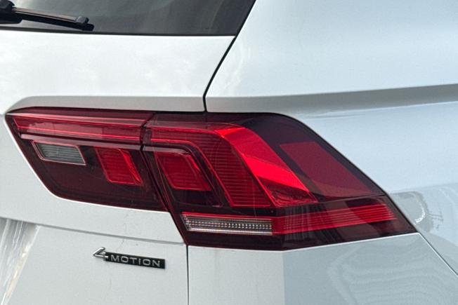 VOLKSWAGEN TIGUAN Photo 18