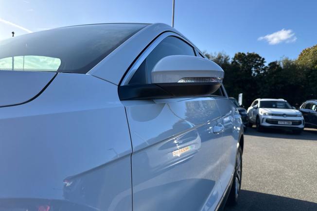 VOLKSWAGEN T-Roc Photo 30