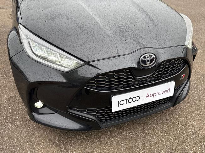 TOYOTA Yaris Photo 29
