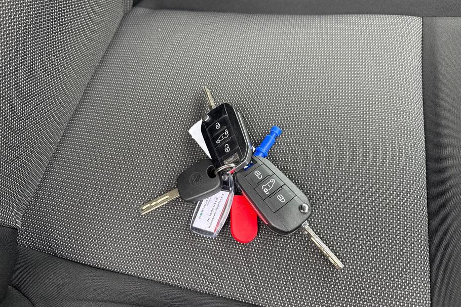 Used Vauxhall VIVARO DT73BWJ 38