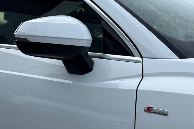 AUDI Q3 Photo 20