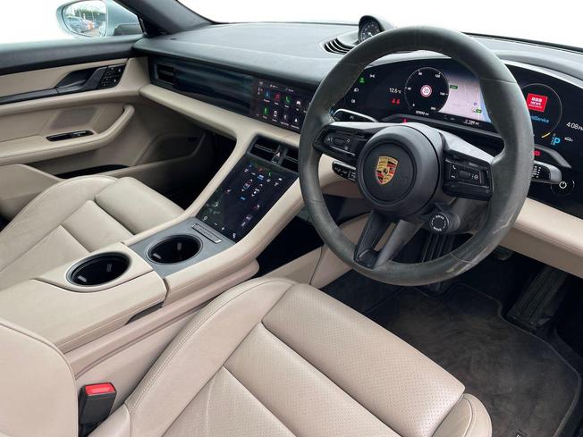 Porsche Taycan Photo 6