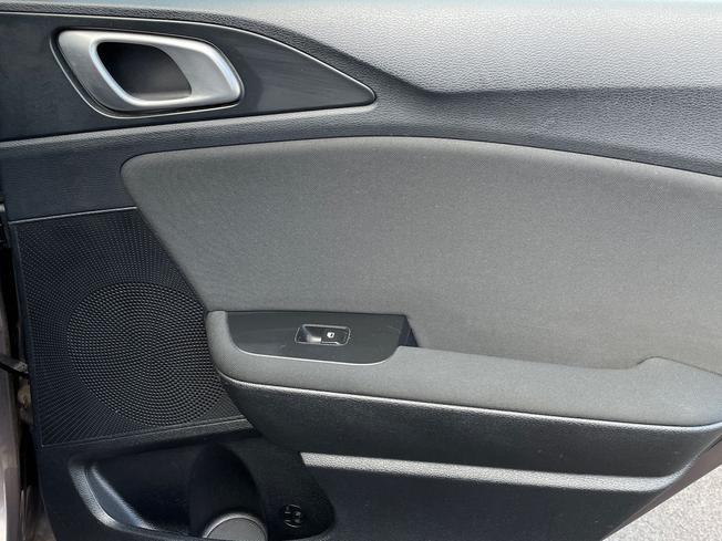 KIA Ceed Photo 32